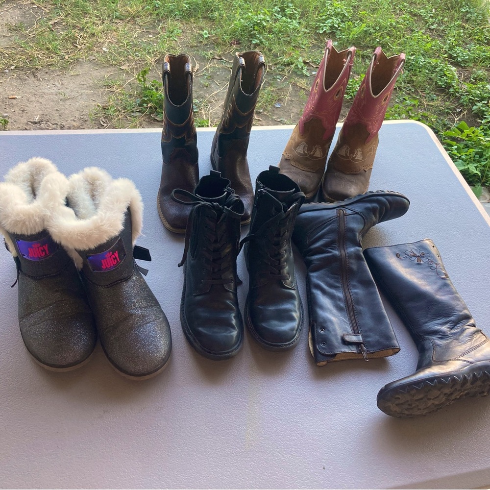 Hi guys I’m selling kids shoes.. they’re in great condition, all of them